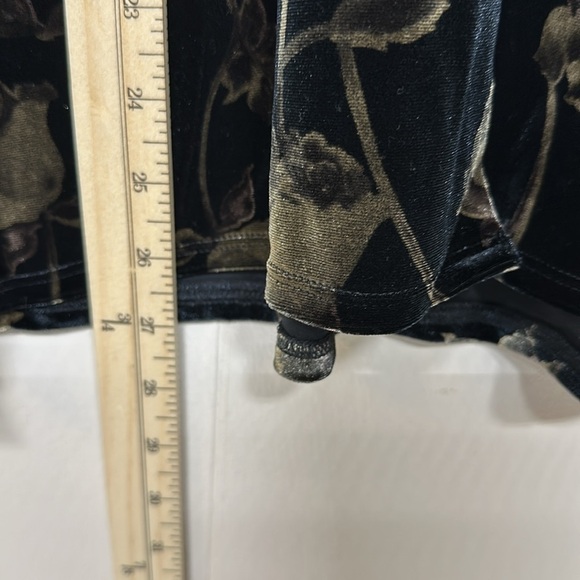 Uniform John Paul Richard Womens Button Up Shirt Floral crushed Velvet - Picture 7 of 7